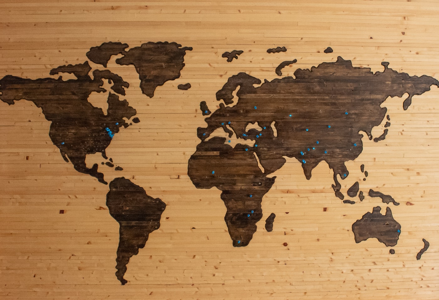 World map marked with international delivery destinations